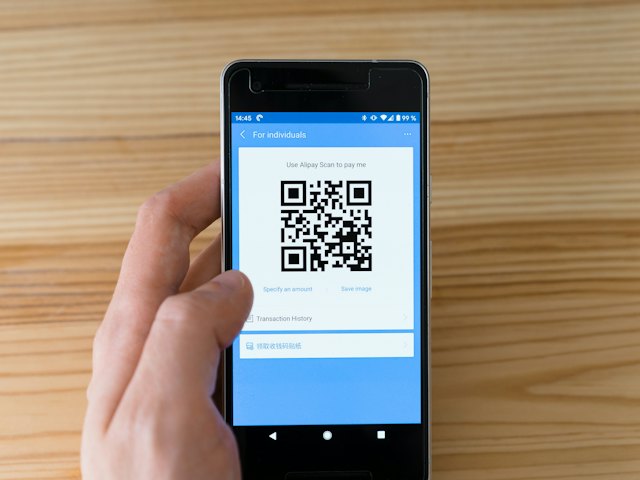 手機顯示付款 QR Code